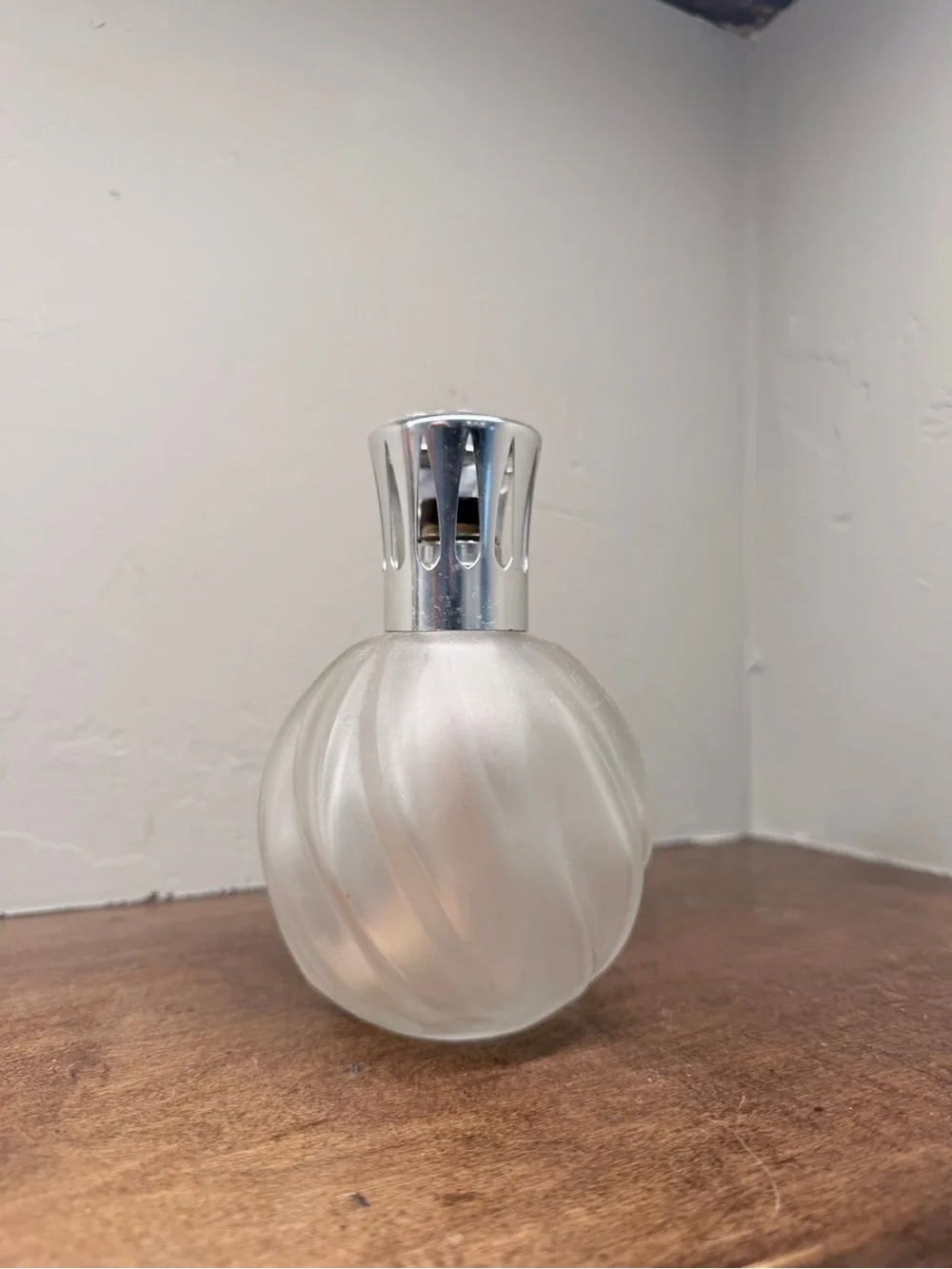 2 Vintage Lampe Berger Fragrance Lamps, Set Frosted Swirl Glass silver gold